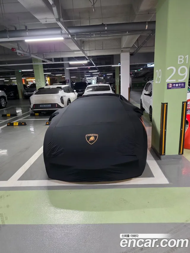 Lamborghini Gallardo 2011 thumb 2