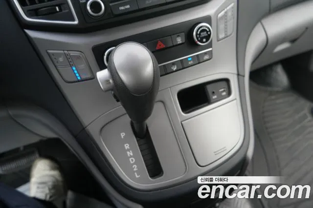Hyundai Starex 2017 thumb 3