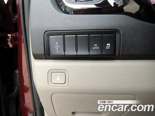 Kia Carnival 2018 thumb 10