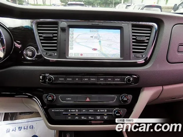 Kia Carnival 2018 thumb 4