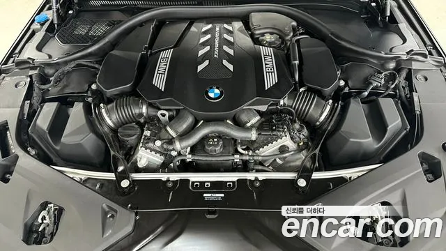 BMW 8 серии 2024 thumb 2
