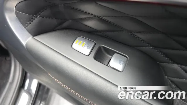 Genesis G70 2018 thumb 2