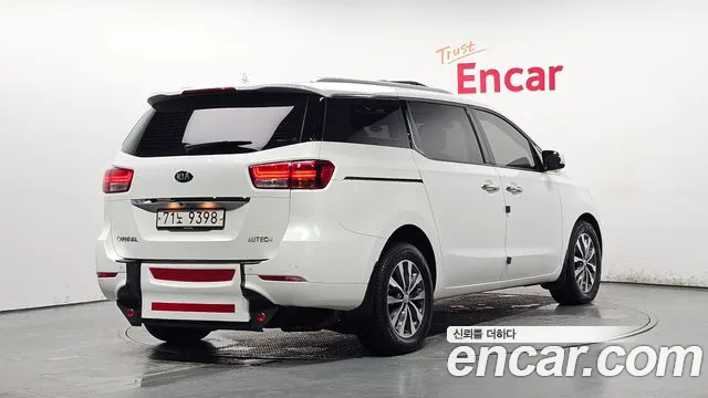 Kia Carnival 2017 thumb 11