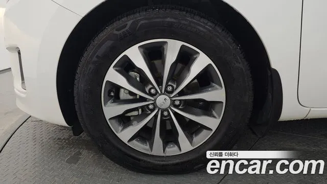 Kia Carnival 2017 thumb 7