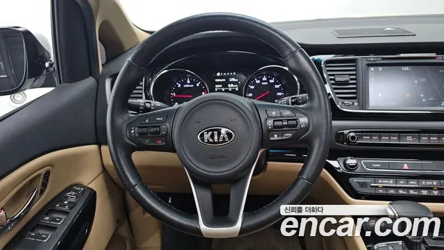 Kia Carnival 2017 thumb 2