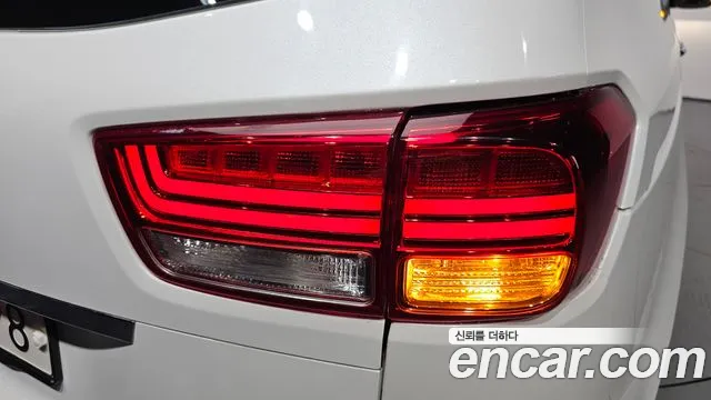 Kia Carnival 2017 thumb 12