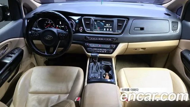 Kia Carnival 2017 thumb 4