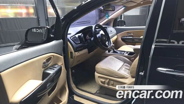 Kia Carnival 2017 thumb 3