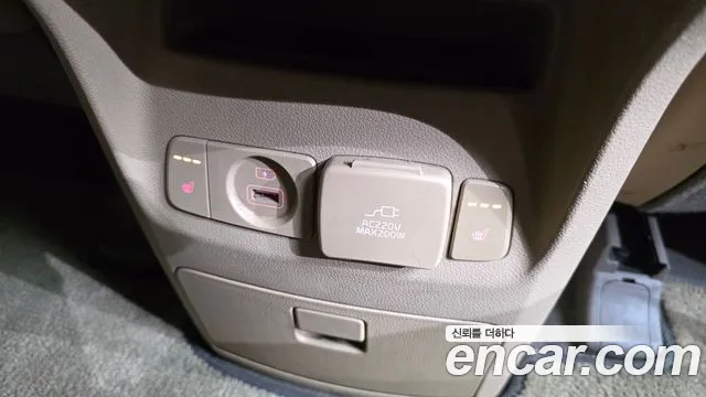 Kia Carnival 2017 thumb 9