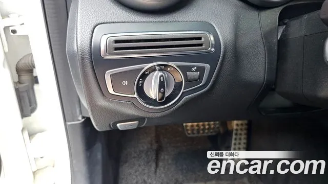 Mercedes-Benz C-Class 2017 thumb 11