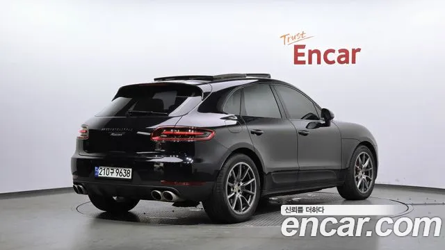 Porsche Macan 2016 thumb 10