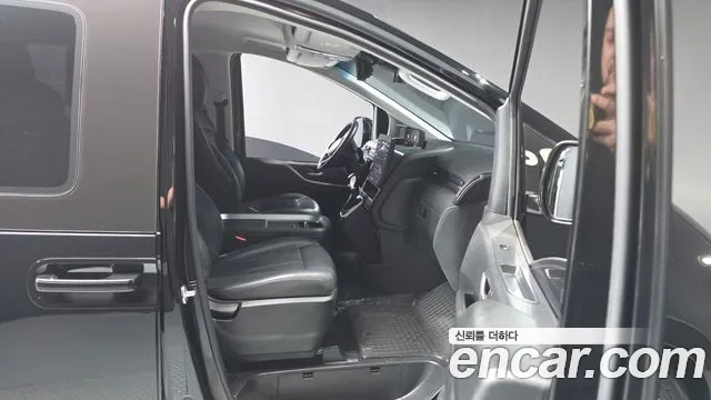 Hyundai Staria 2022 thumb 4