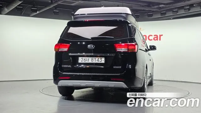 Kia Carnival 2017 thumb 2