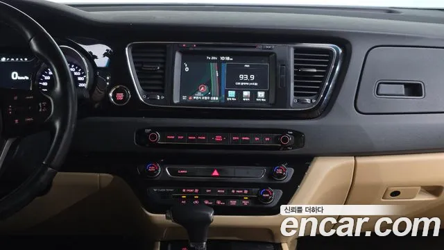 Kia Carnival 2017 thumb 10