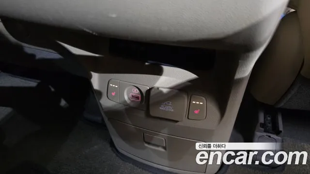 Kia Carnival 2017 thumb 7