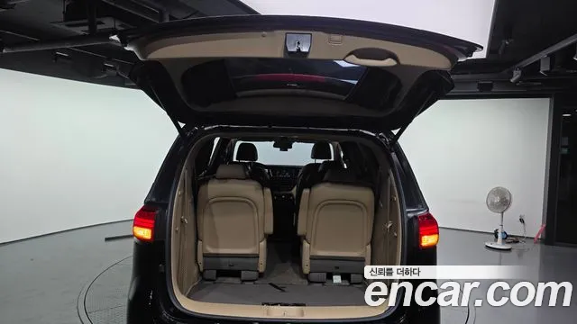 Kia Carnival 2017 thumb 6