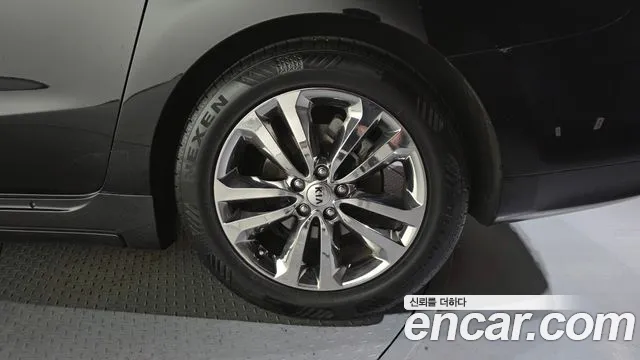 Kia Carnival 2017 thumb 3
