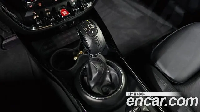 Mini Cooper Clubman 2019 thumb 3