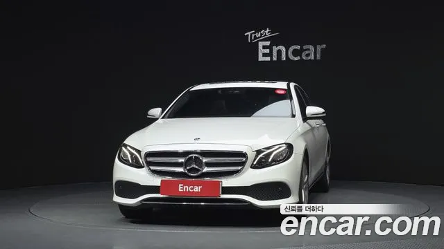 Mercedes-Benz E-Class 2018 thumb 9