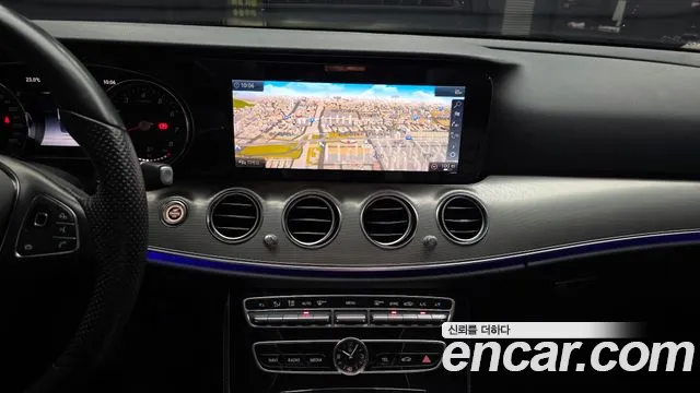 Mercedes-Benz E-Class 2018 thumb 3