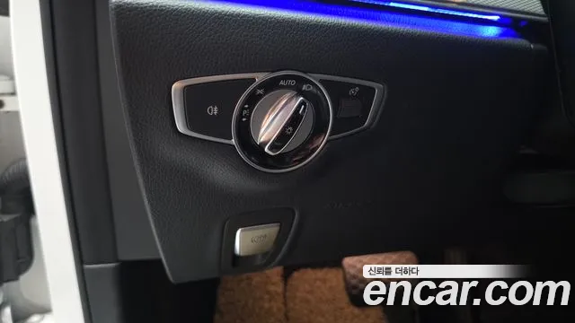 Mercedes-Benz E-Class 2018 thumb 11
