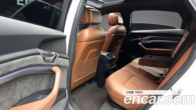 Audi e-tron 2021 thumb 4