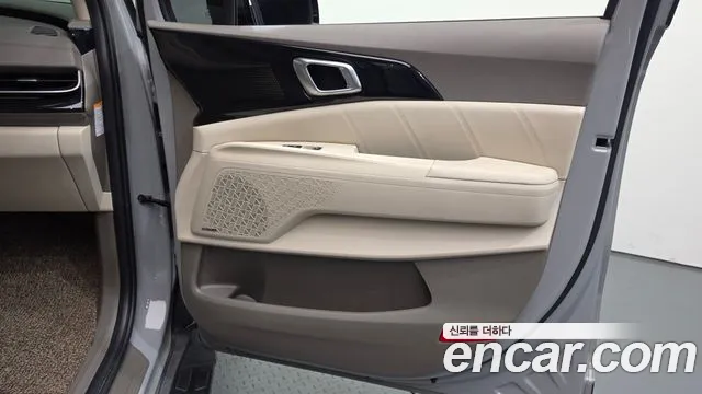 Kia Carnival 2024 thumb 8