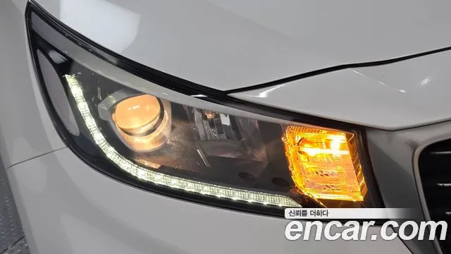 Kia Carnival 2019 thumb 12