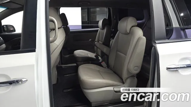 Kia Carnival 2019 thumb 2