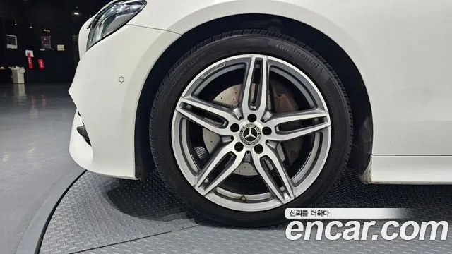 Mercedes-Benz E-Class 2020 thumb 9