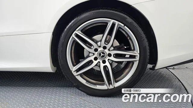 Mercedes-Benz E-Class 2020 thumb 11