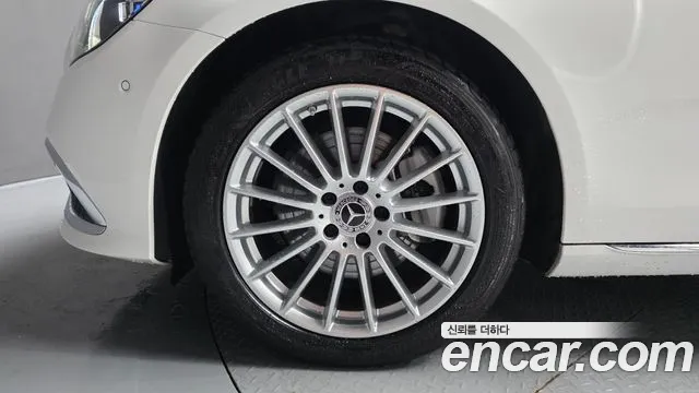 Mercedes-Benz E-Class 2022 thumb 7