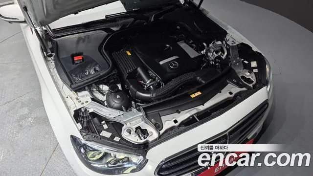 Mercedes-Benz E-Class 2022 thumb 4