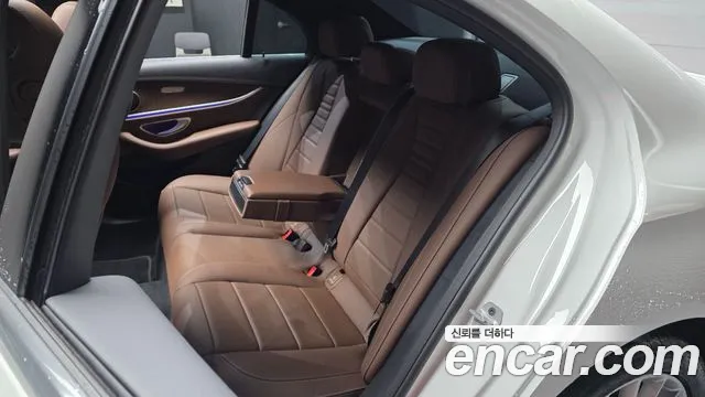 Mercedes-Benz E-Class 2022 thumb 2