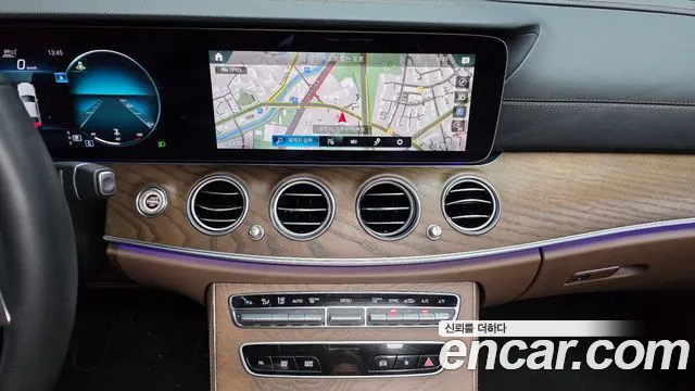 Mercedes-Benz E-Class 2022 thumb 10