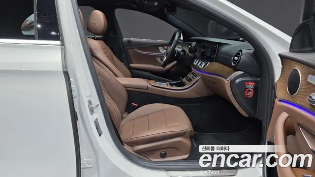Mercedes-Benz E-Class 2022 thumb 11