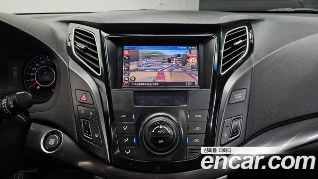 Hyundai i40 2012 thumb 5