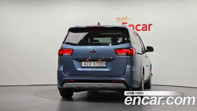 Kia Carnival 2014 thumb 10