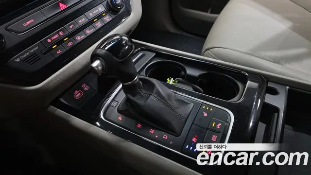 Kia Carnival 2014 thumb 12