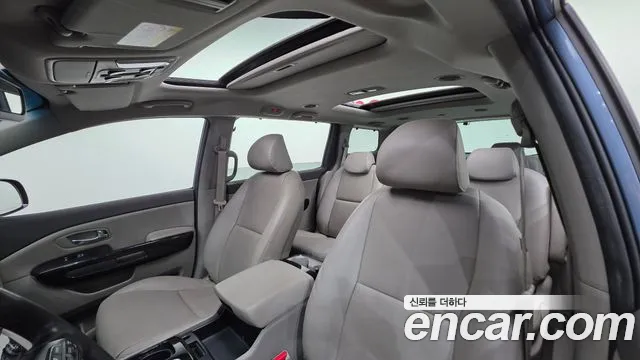 Kia Carnival 2014 thumb 8