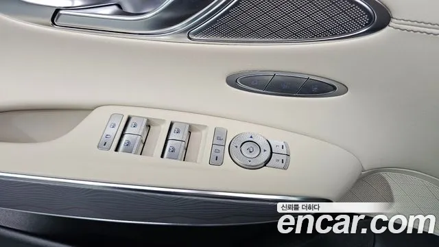 Genesis GV70 2023 thumb 2