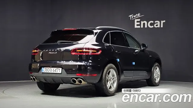 Porsche Macan 2015 thumb 4