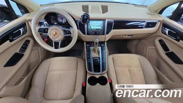 Porsche Macan 2015 thumb 6