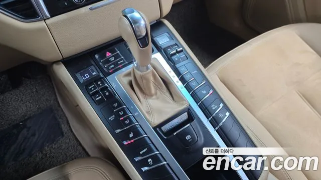 Porsche Macan 2015 thumb 7