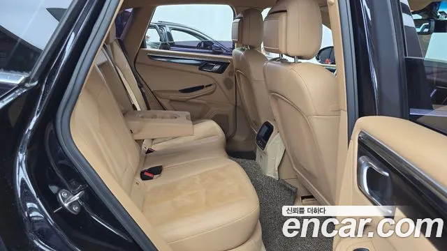 Porsche Macan 2015 thumb 10