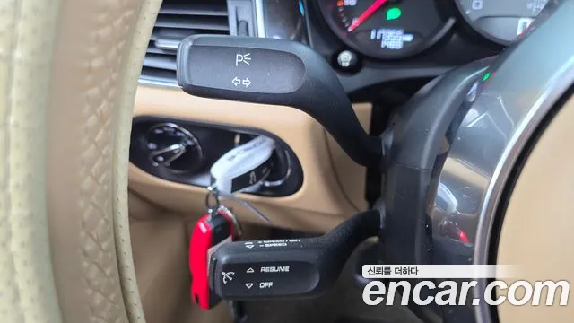 Porsche Macan 2015 thumb 5