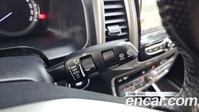 KGM Rexton 2018 thumb 9