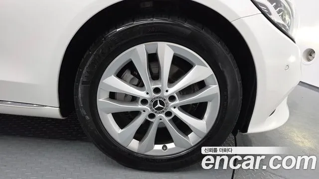 Mercedes-Benz C-Class 2019 thumb 4