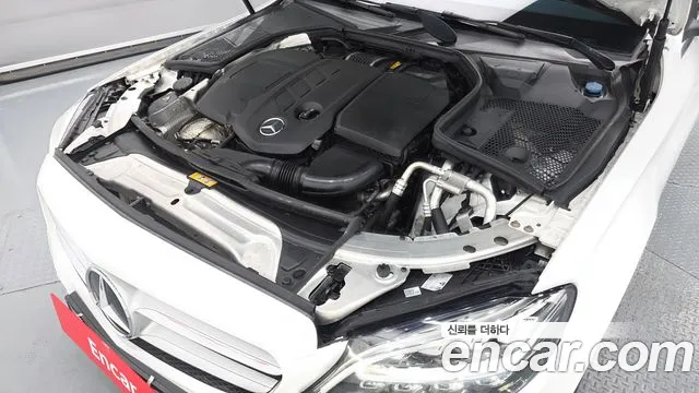 Mercedes-Benz C-Class 2019 thumb 7
