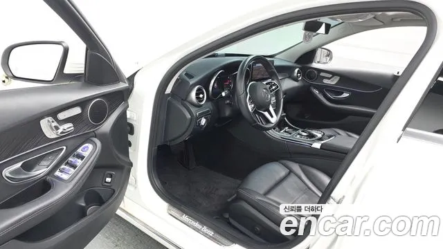 Mercedes-Benz C-Class 2019 thumb 3